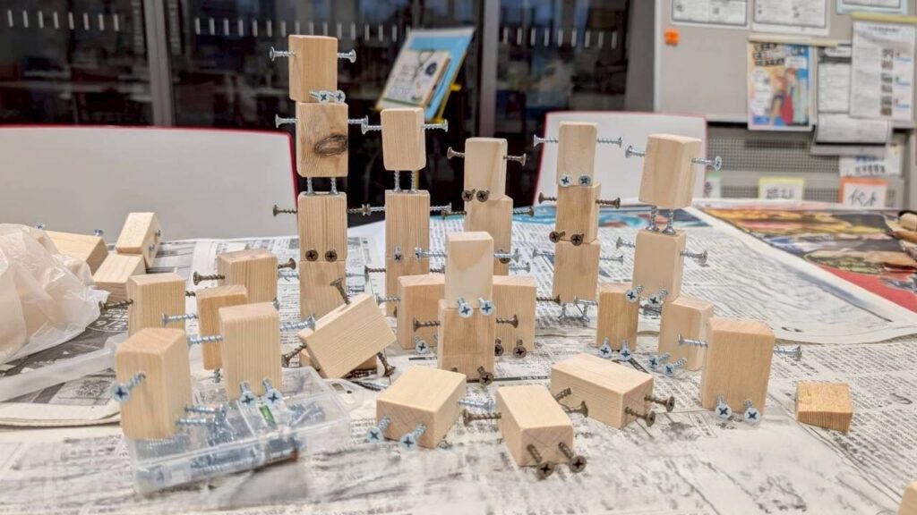 豊田東高校と愛知淑徳大学の学生企画「廃材をつかってロボットづくり体験」を開催しました!